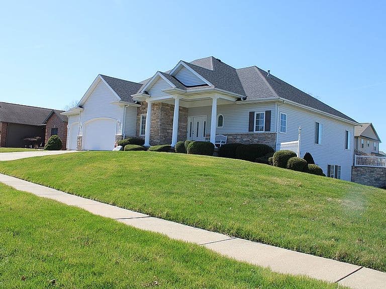Listing photo 2