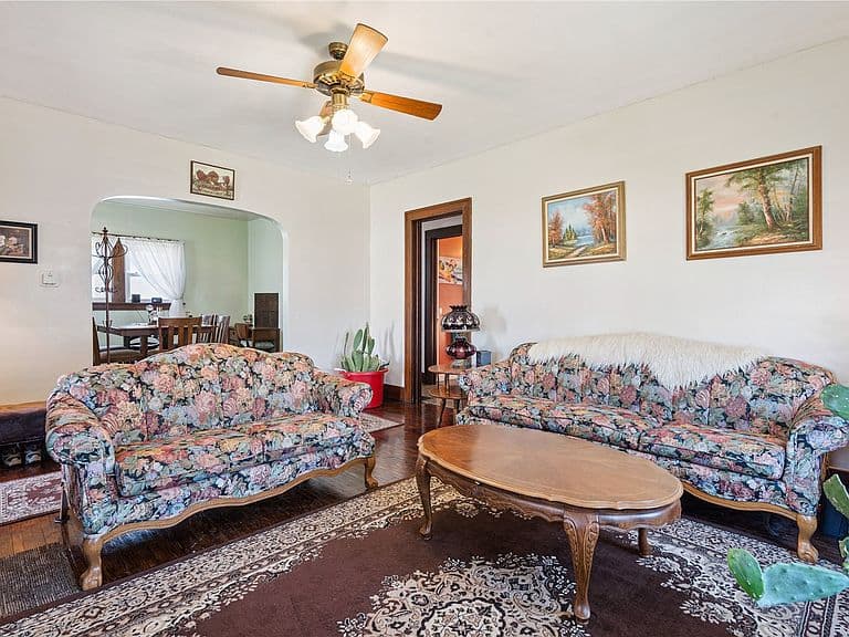 Listing photo 5