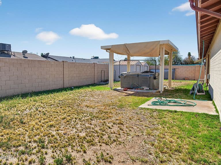 Listing photo 3