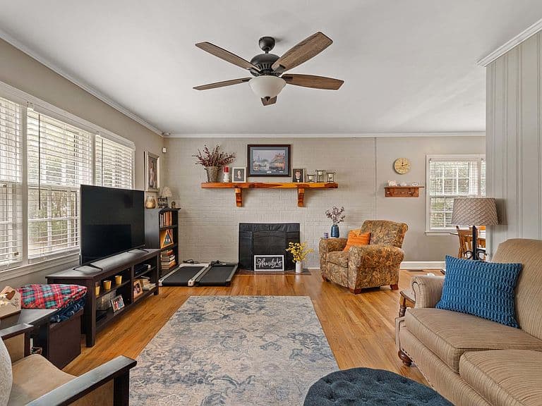 Listing photo 3