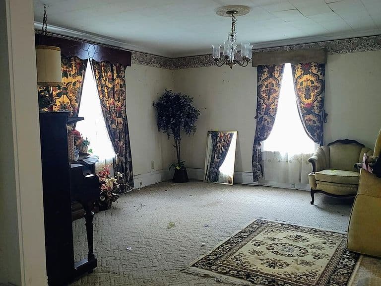 Listing photo 2