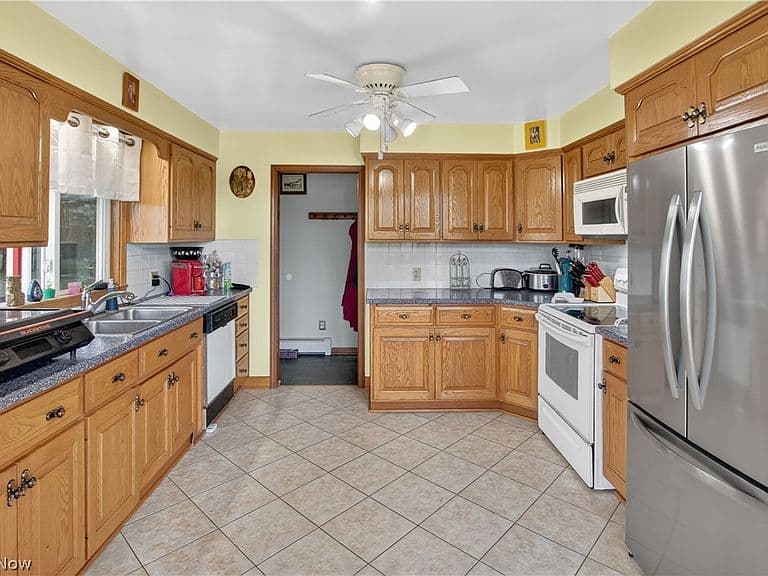 Listing photo 4