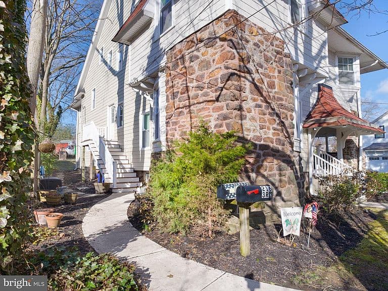 Listing photo 4