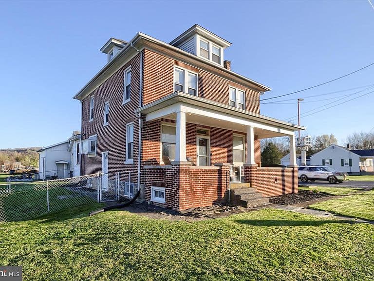 Listing photo 3