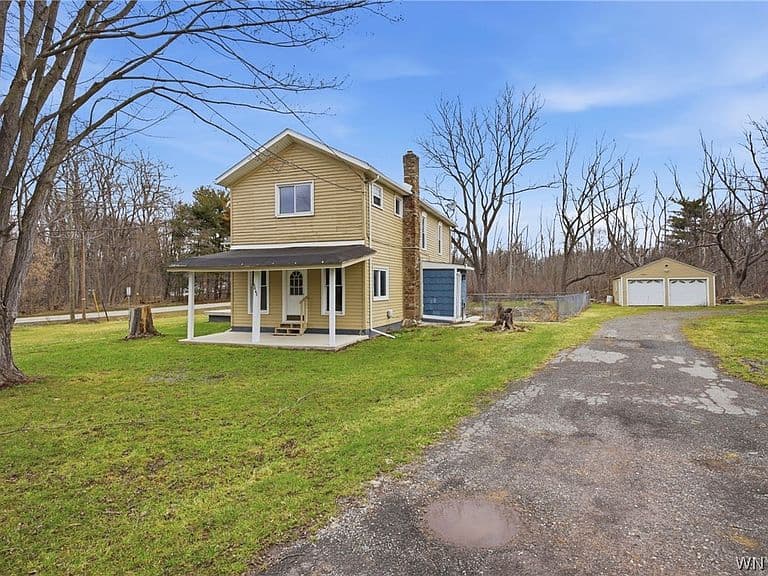 Listing photo 2