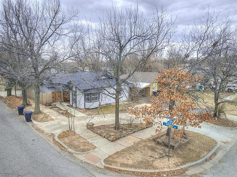 Listing photo 3