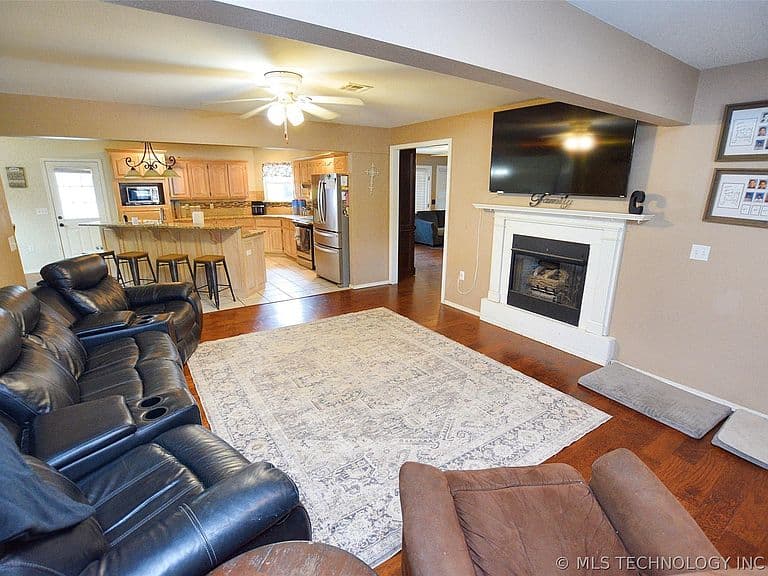 Listing photo 4
