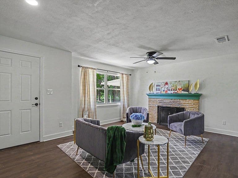 Listing photo 4