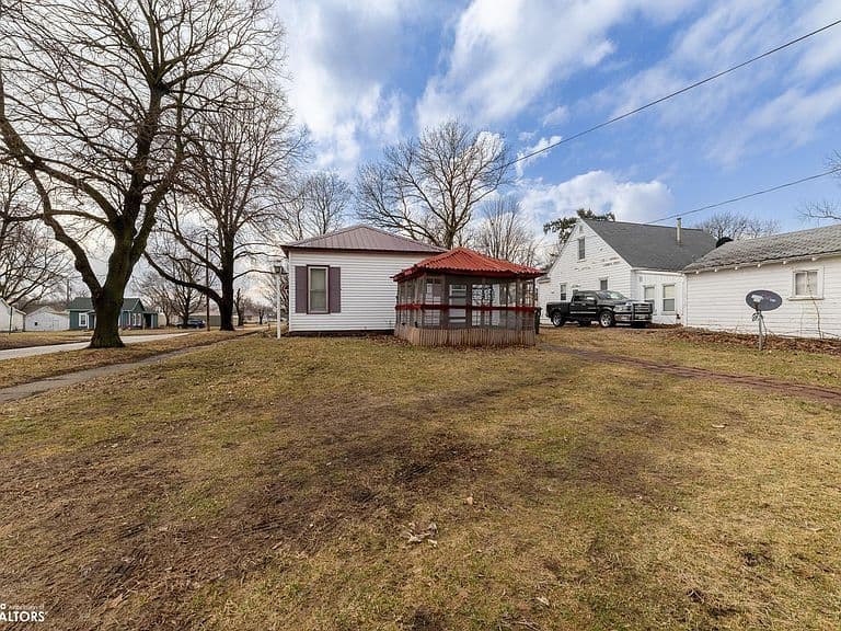 Listing photo 5