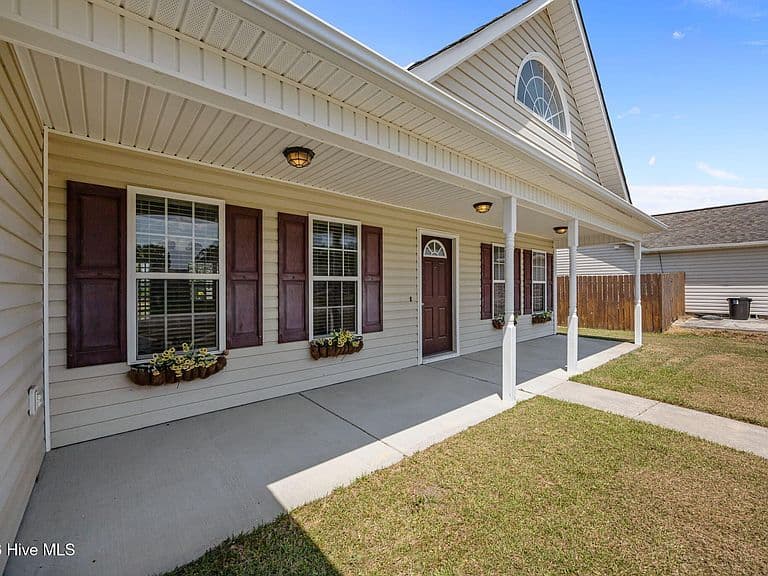 Listing photo 4