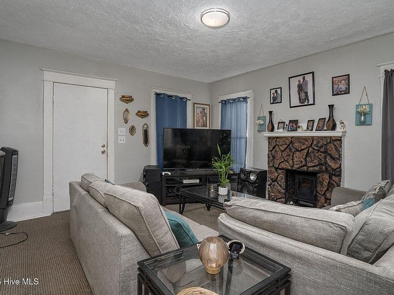 Listing photo 5