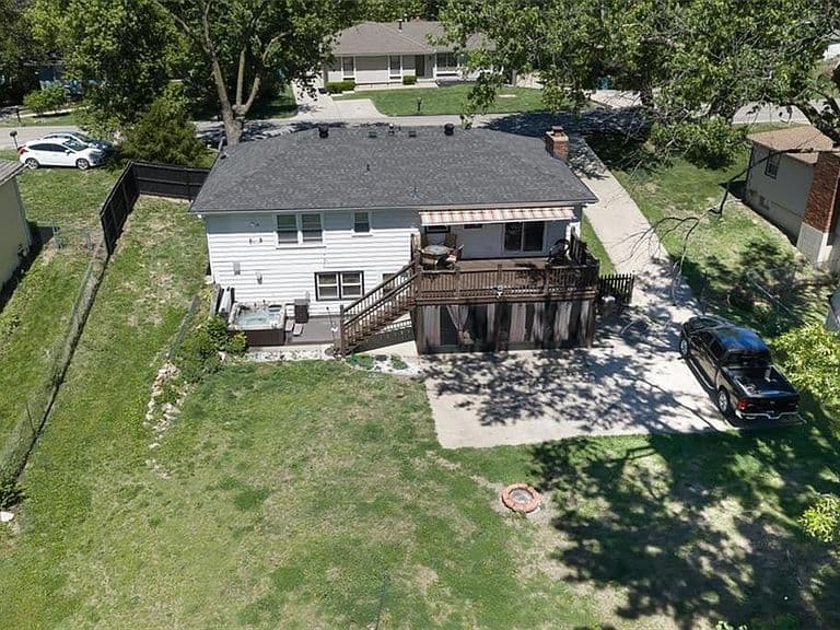 Listing photo 2