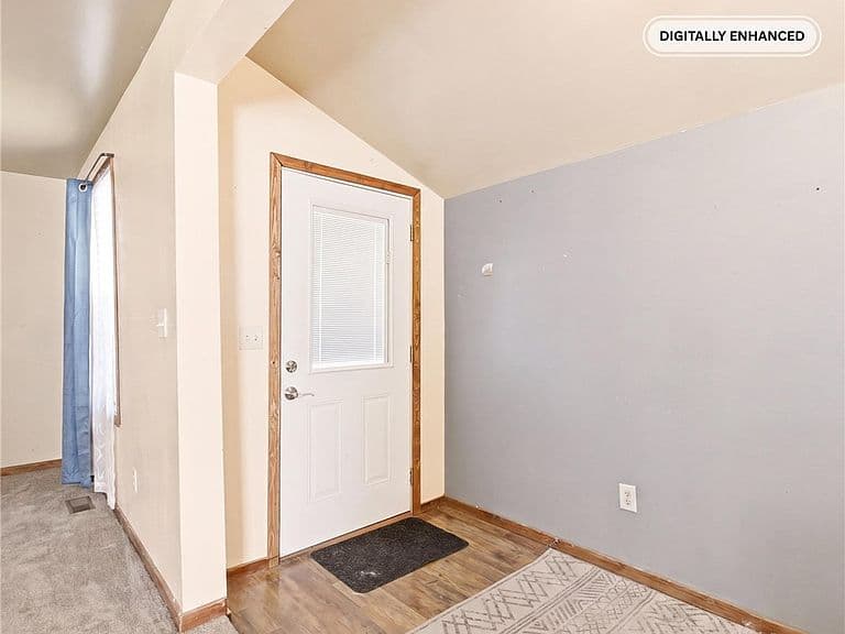 Listing photo 4