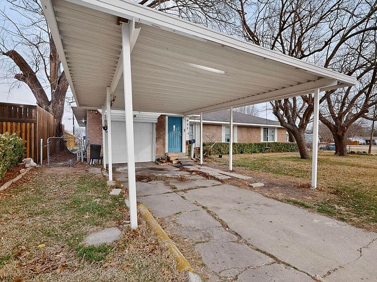 Listing photo 3