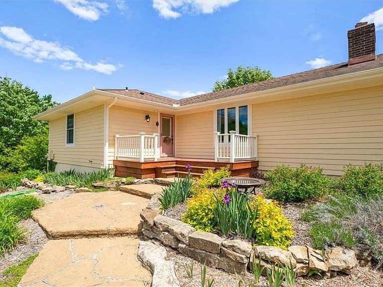 Listing photo 4
