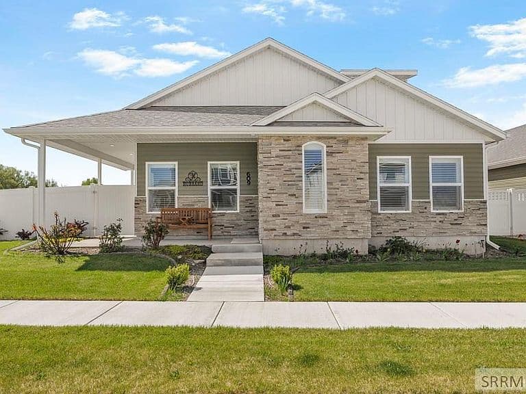 Listing photo 2
