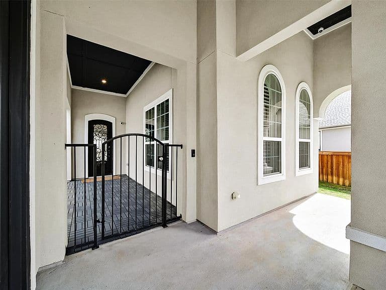 Listing photo 4