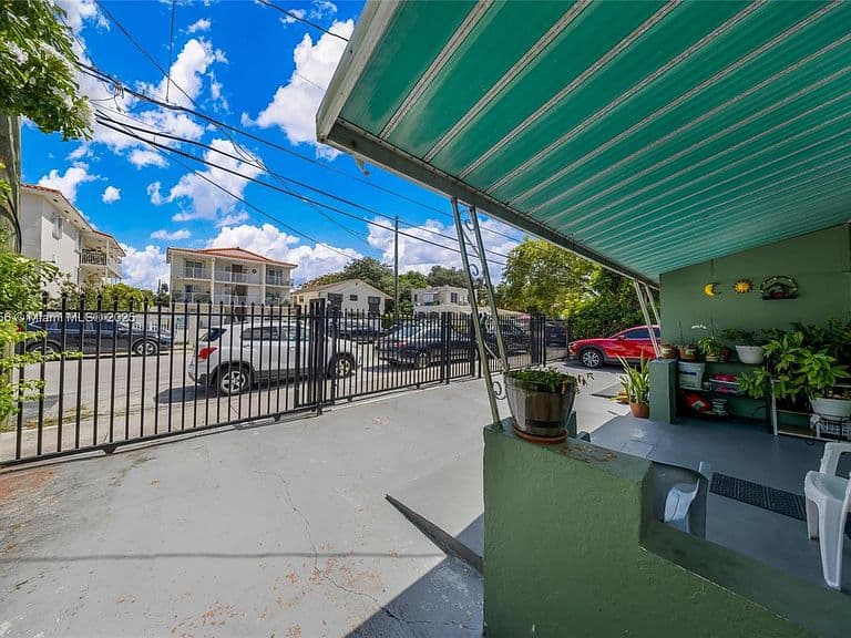 Listing photo 4