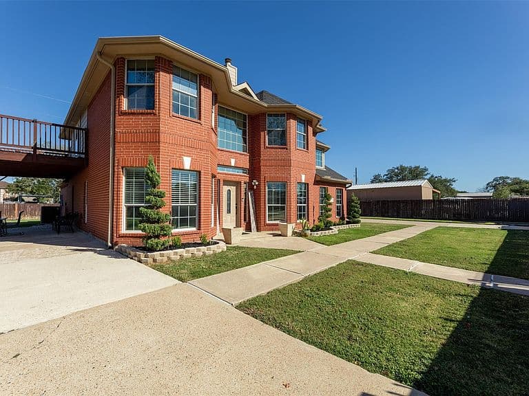 Listing photo 3
