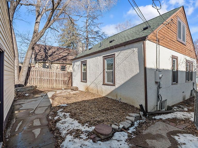 Listing photo 4