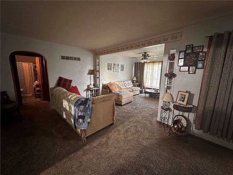 Listing photo 3