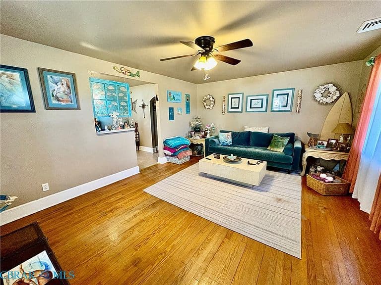 Listing photo 4