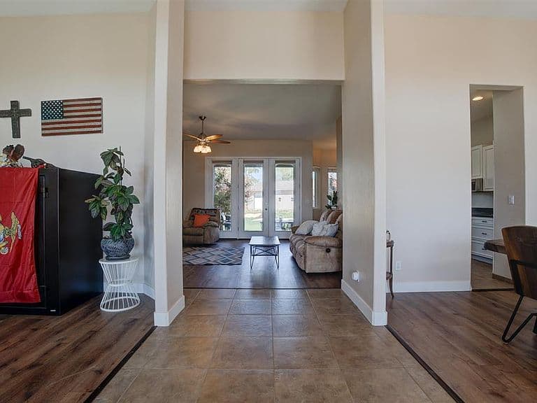Listing photo 4