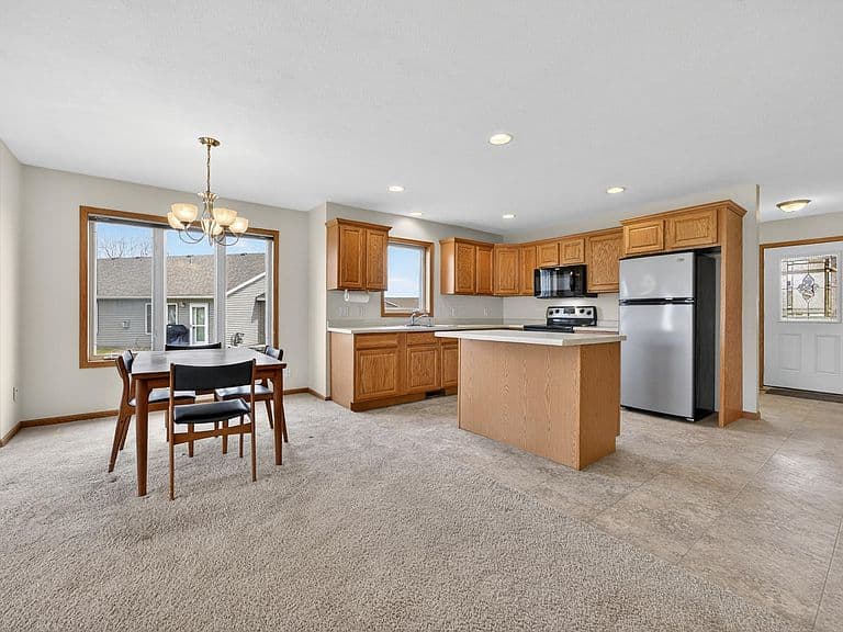 Listing photo 4