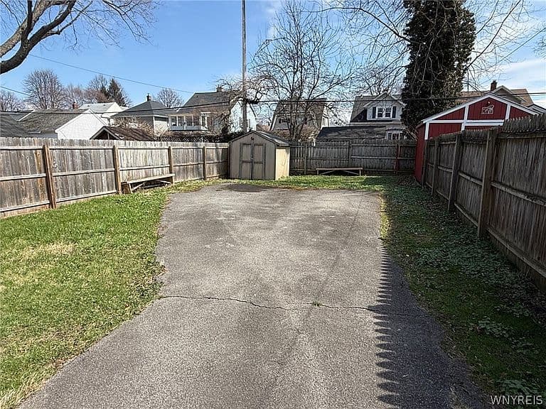 Listing photo 5
