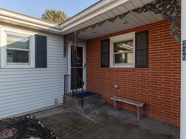 Listing photo 3