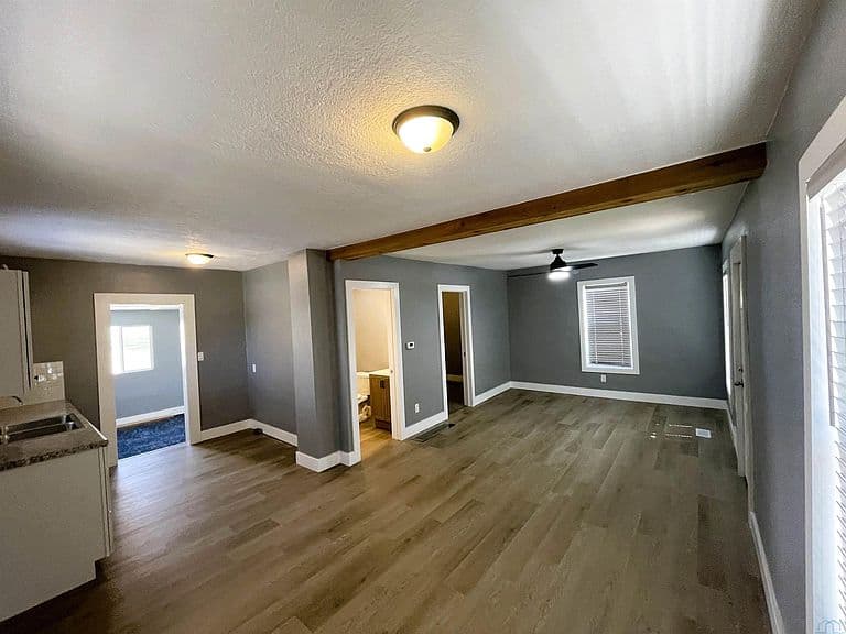 Listing photo 5