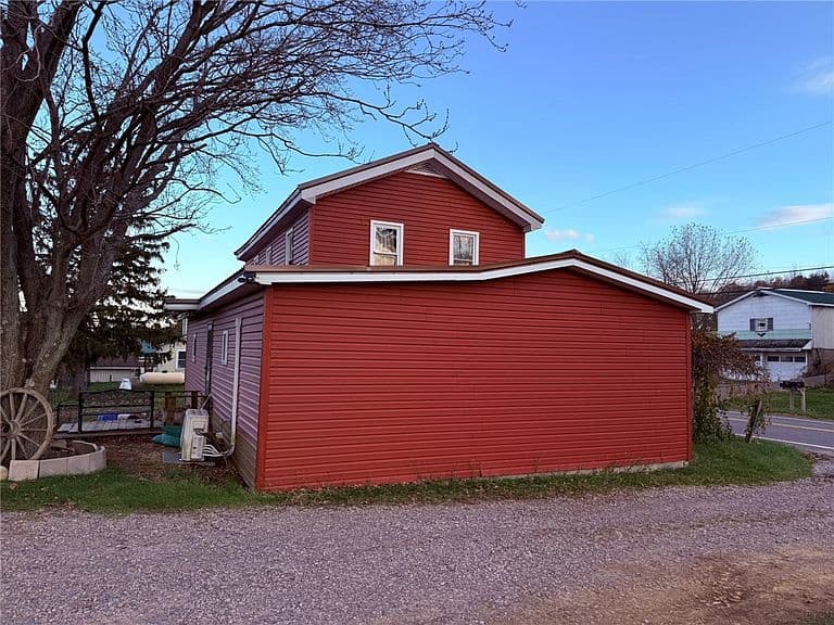Listing photo 4