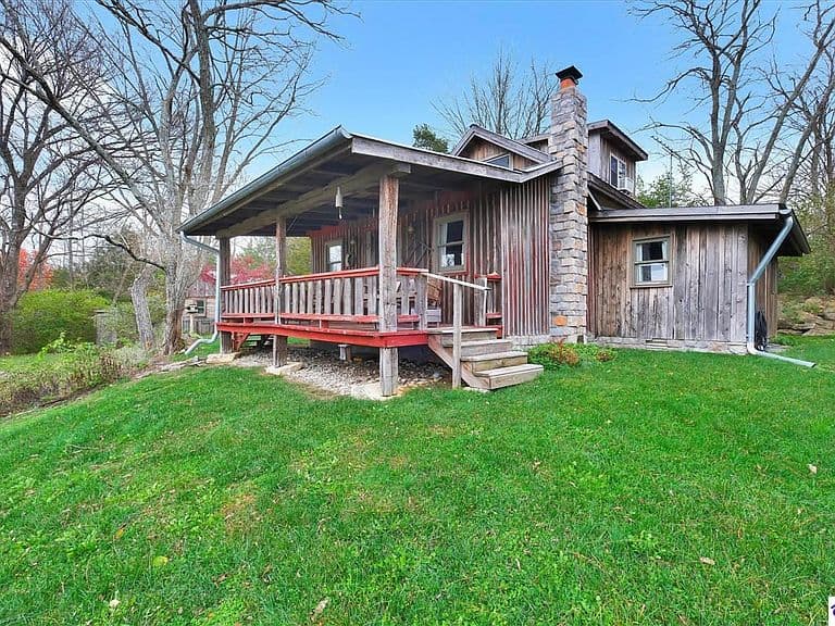 Listing photo 2