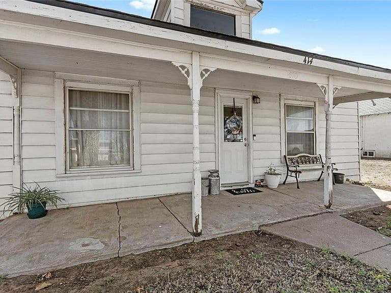 Listing photo 2