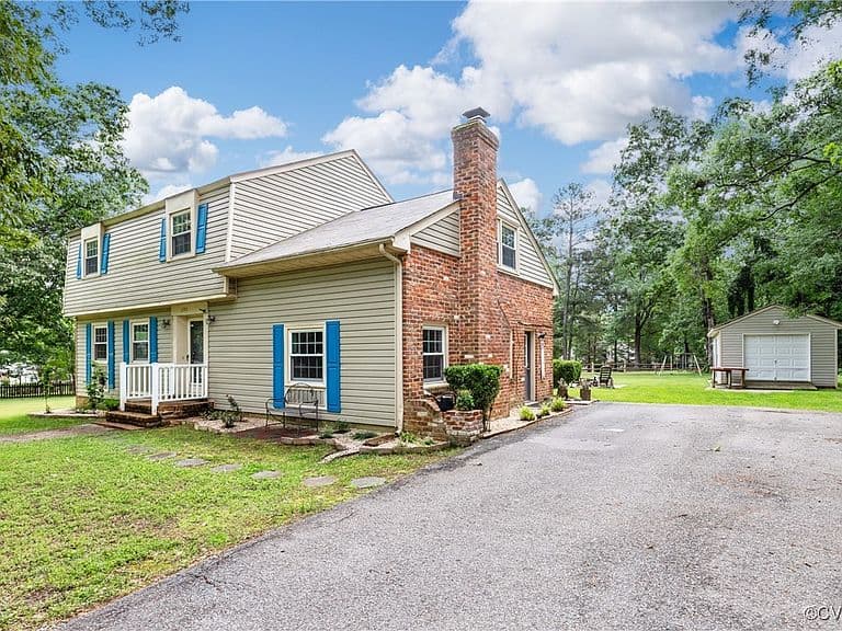 Listing photo 2