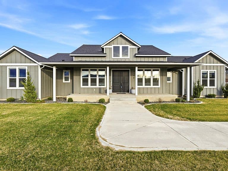 Listing photo 2