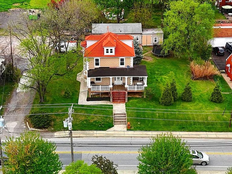 Listing photo 2