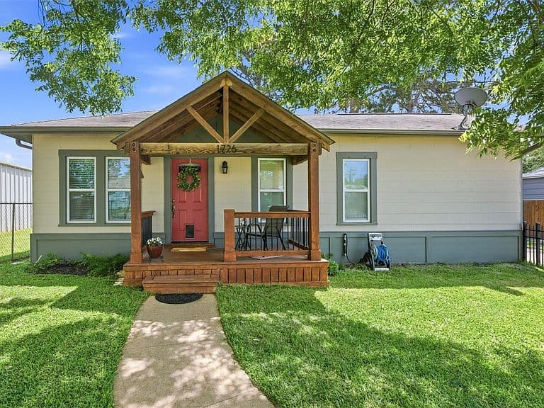 Listing photo 2