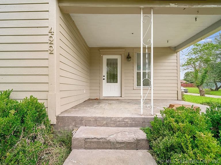 Listing photo 3