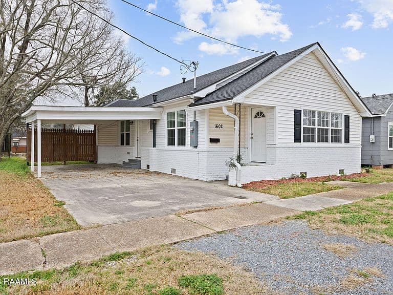 Listing photo 3