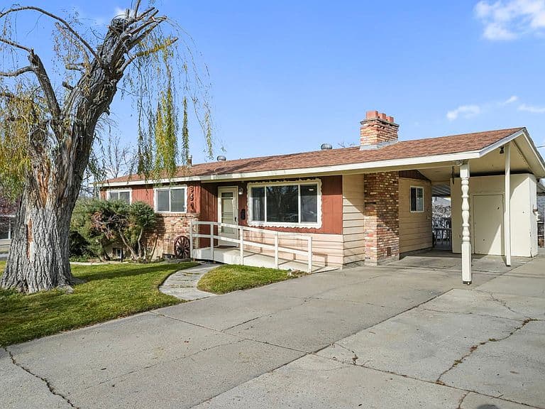 Listing photo 2