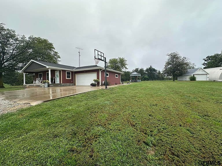 Listing photo 5