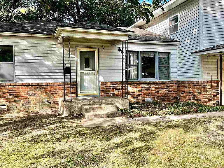 Listing photo 2