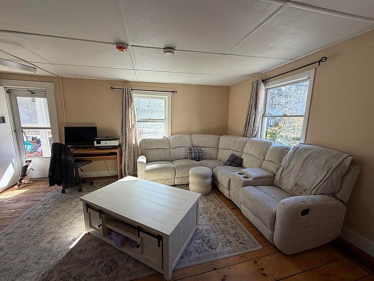 Listing photo 3