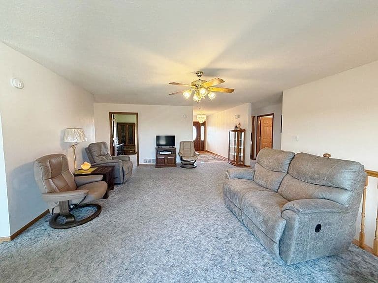Listing photo 5