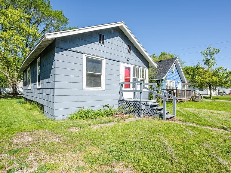 Listing photo 2