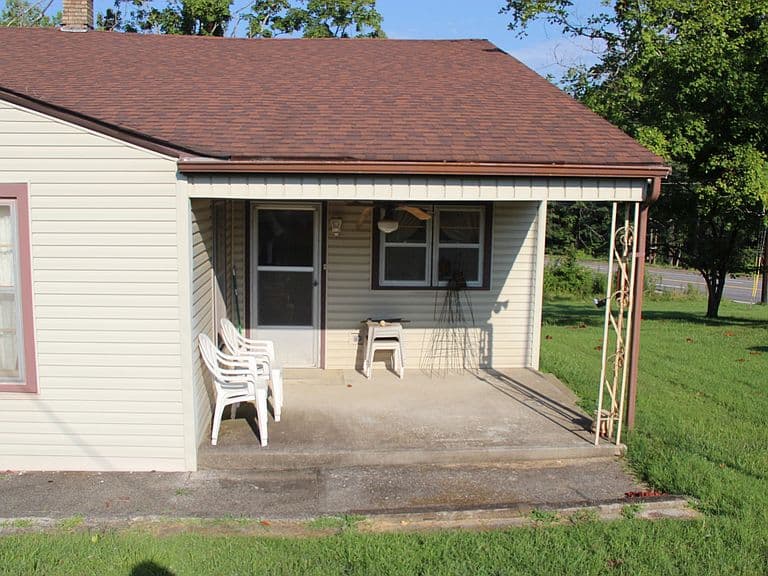 Listing photo 2