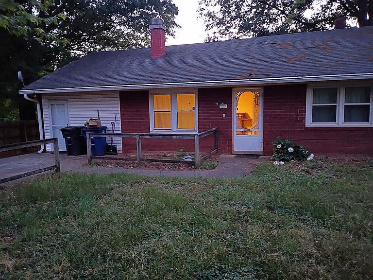 Listing photo 2