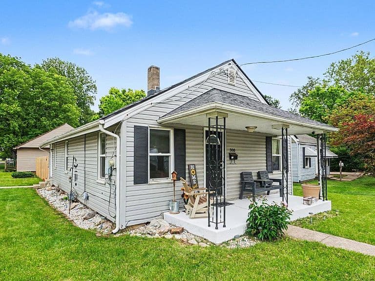 Listing photo 2