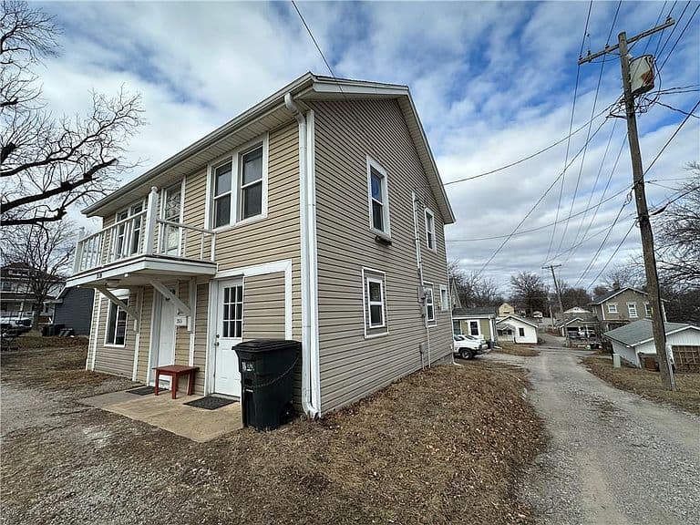 Listing photo 2